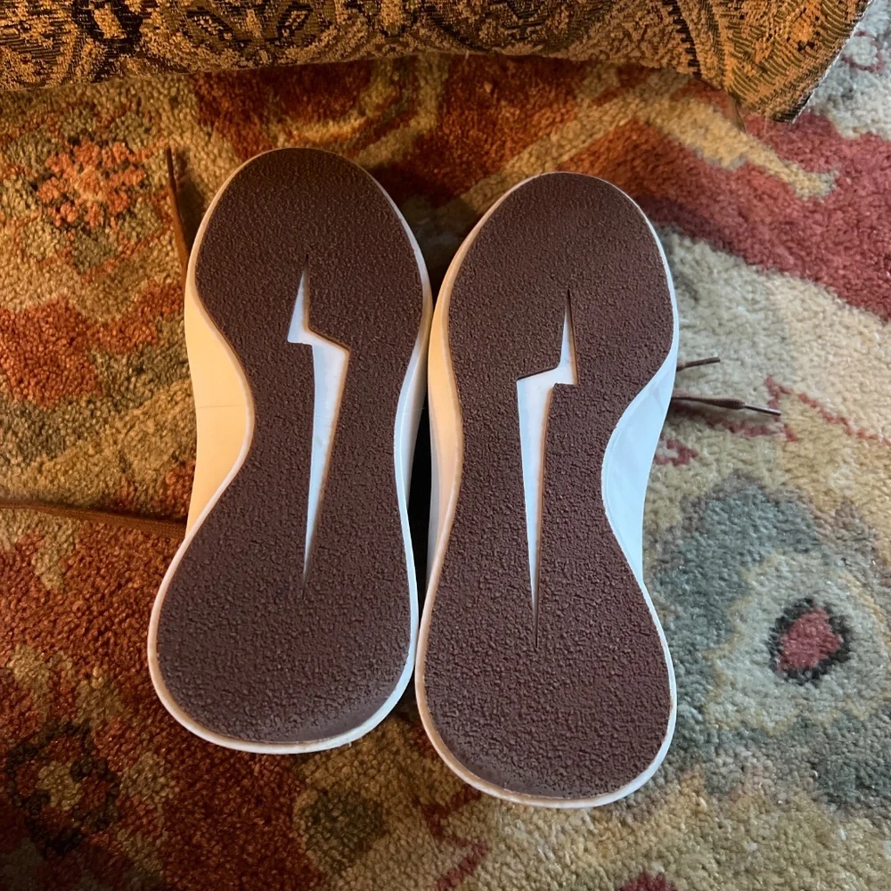 Wolf and Shepherd shoe - Picture 2 of 2